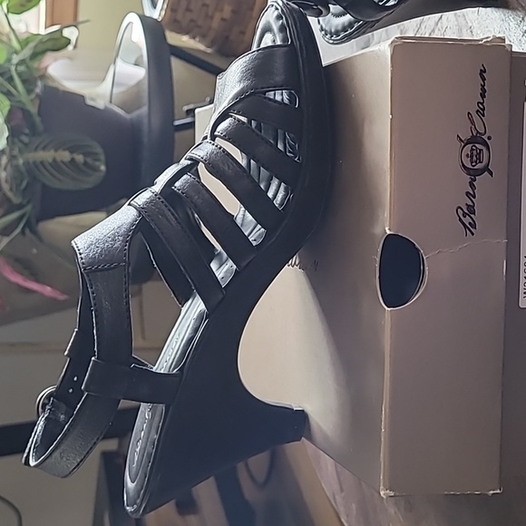 Born Crown Black Heel Sandal Size 9 - Picture 2 of 6